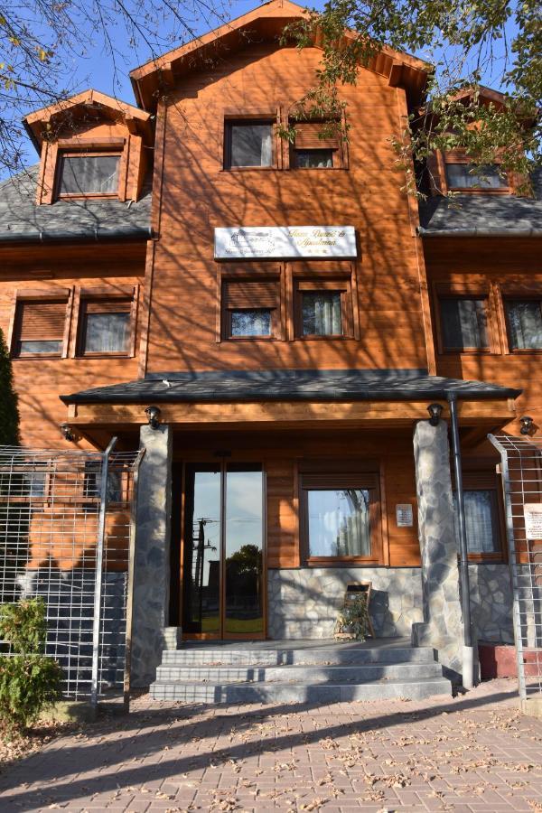 Tisza Panzio Es Apartman Tiszaujvaros Exterior photo
