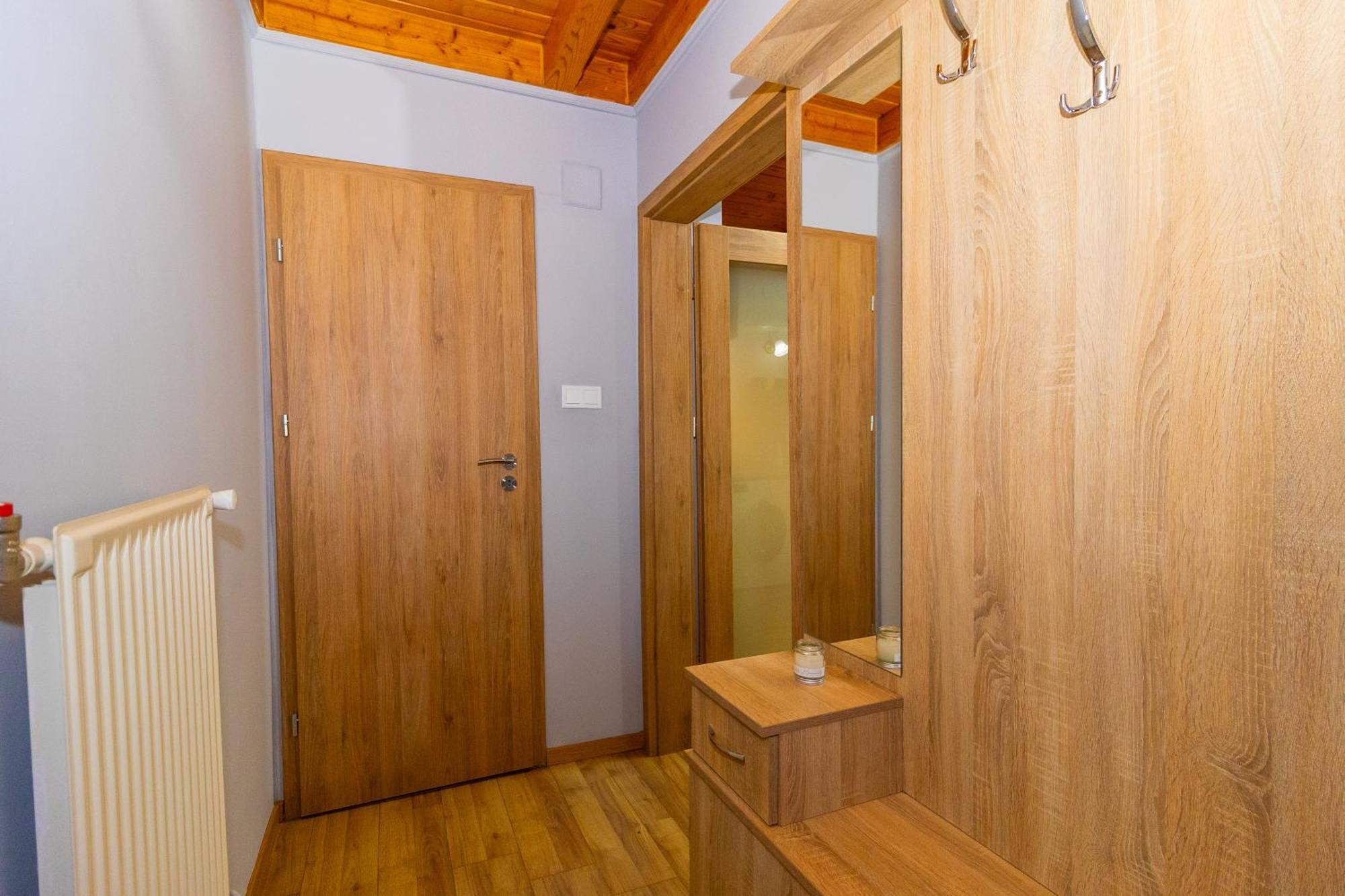 Tisza Panzio Es Apartman Tiszaujvaros Exterior photo