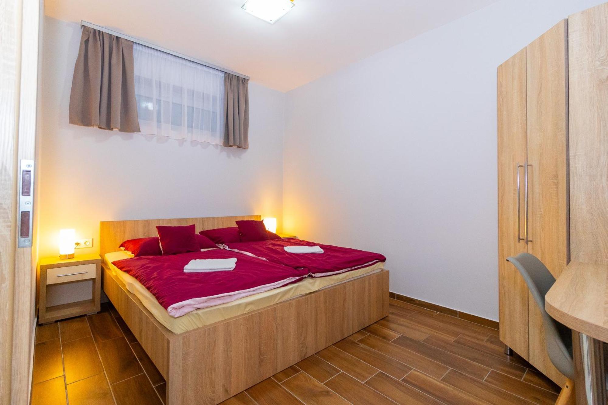 Tisza Panzio Es Apartman Tiszaujvaros Exterior photo