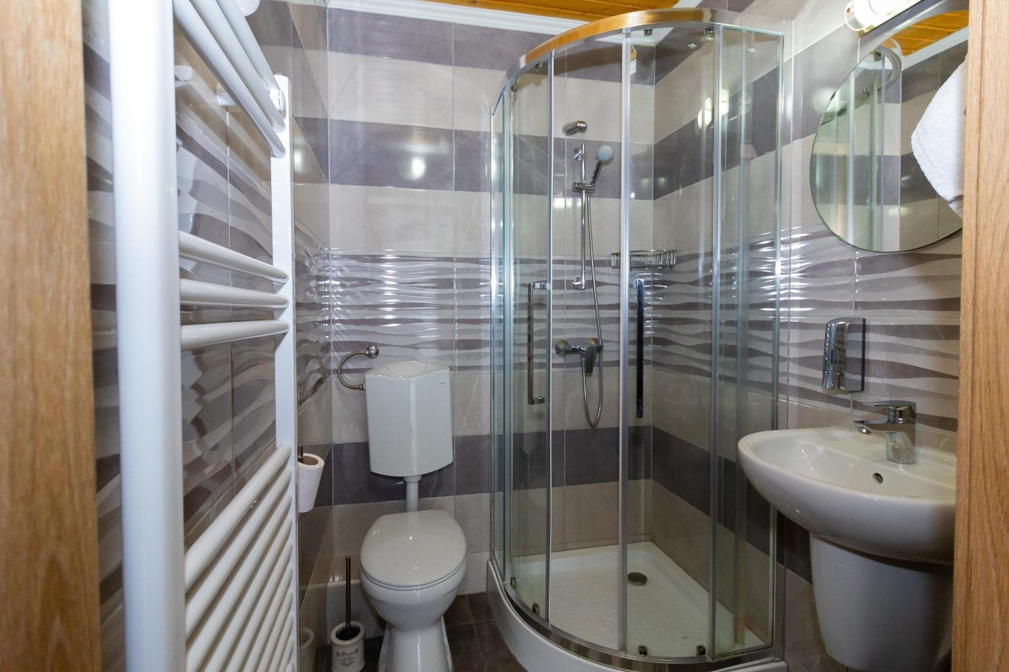 Tisza Panzio Es Apartman Tiszaujvaros Exterior photo
